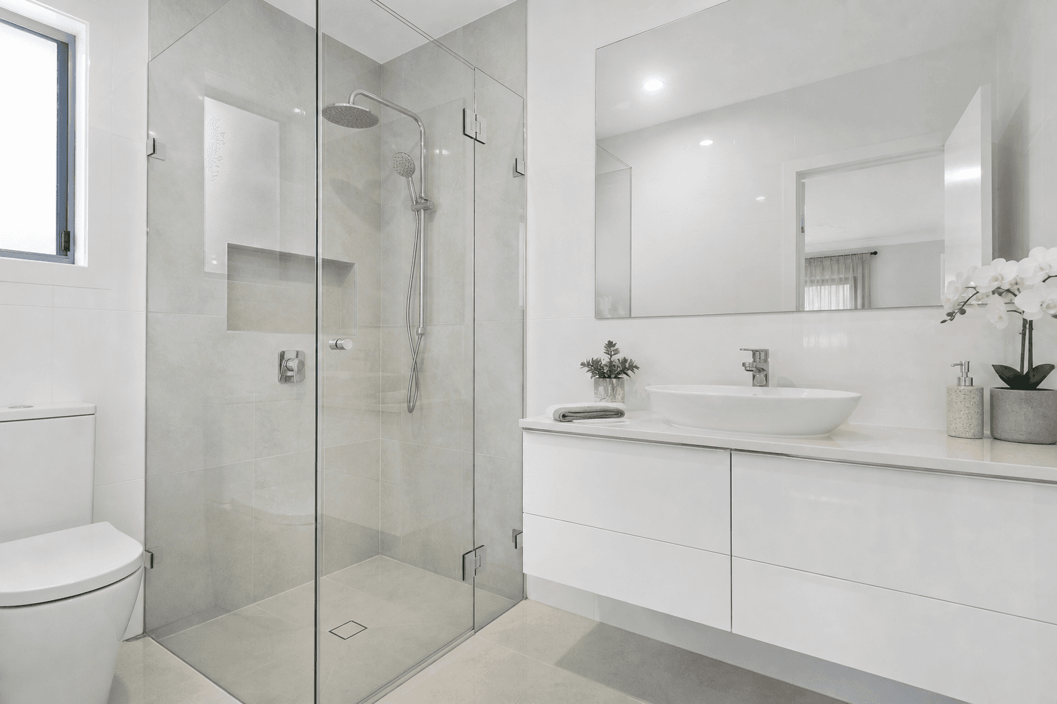 Spotless bathroom after a Tenanclean deep clean in London