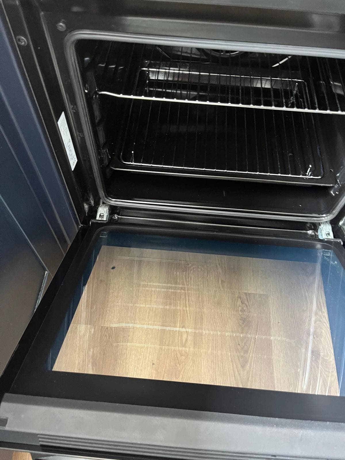Oven cleaned inside and out with clear door glass and clean racks after cleaning